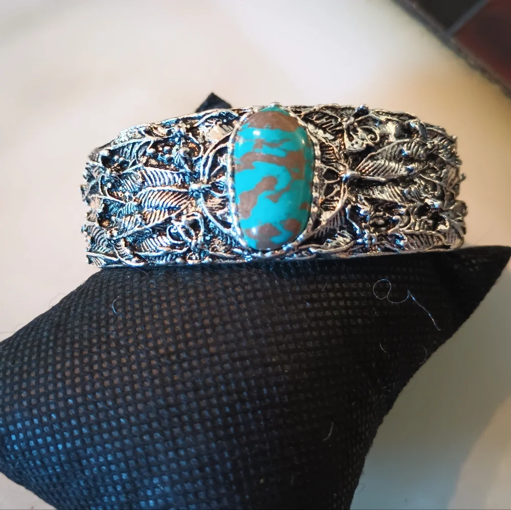 Vintage Style Turquoise Bangle - Picture 9 of 10